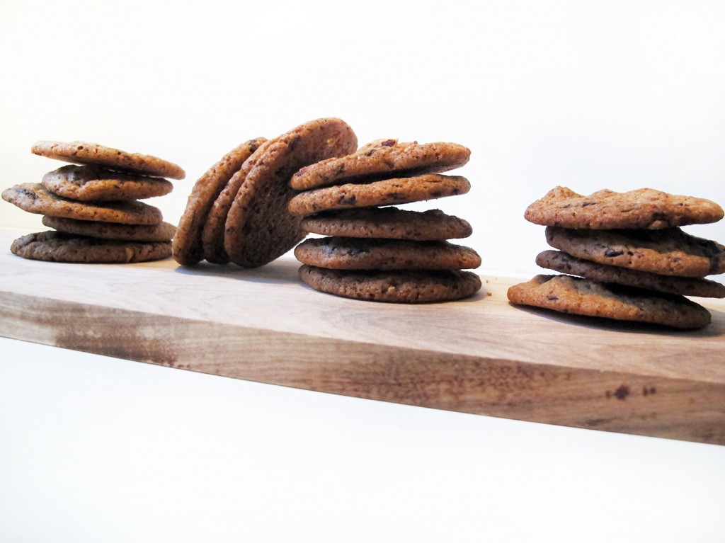 sprøde og lækre cookies på nicolas vahe  træ fad