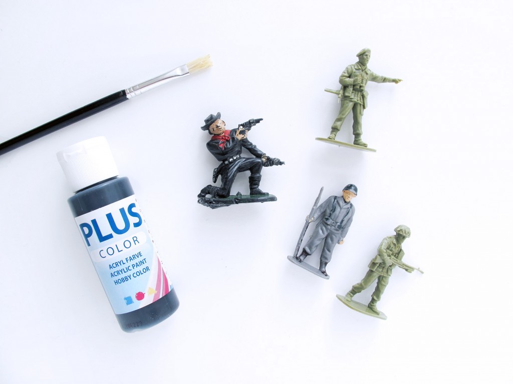 materialer: plastik soldater, maling, pensel